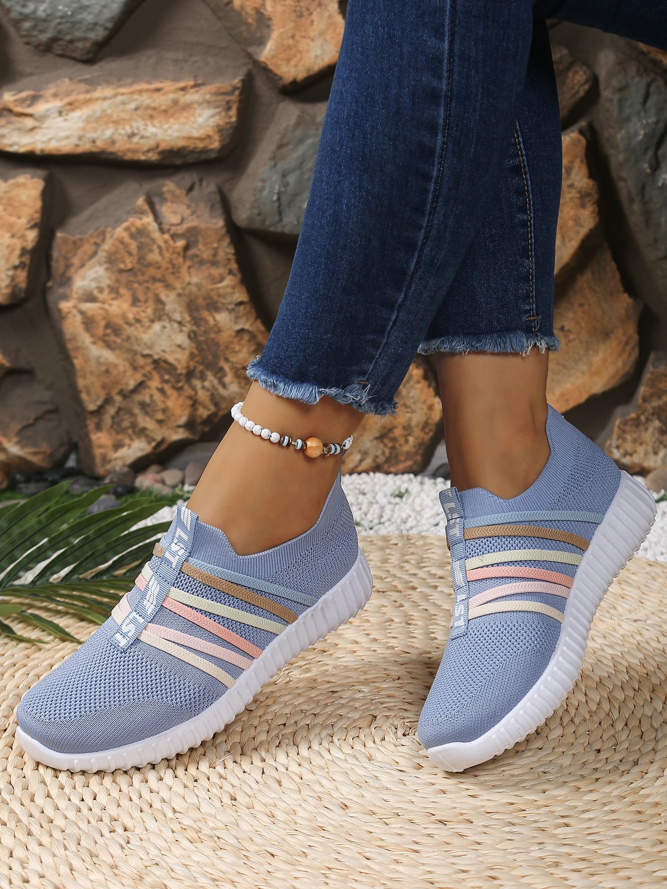 Pantofi sport ortopedici cu plasă – cu suport pentru arcada plantară, care ameliorează durerea; amortizare moale.
