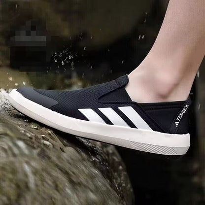 Adidași ergonomici cu ortoză — susținere a arcului plantar pentru ameliorarea durerilor de picioare, stabilizarea călcâiului și reducerea presiunii asupra articulațiilor.
