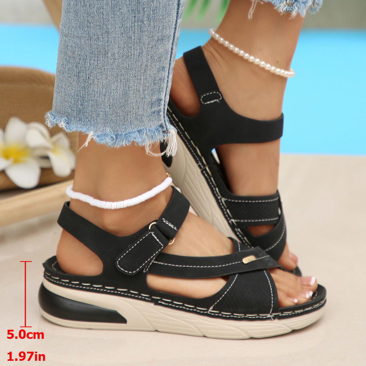 Sandale ortopedice confortabile — suport ergonomic pentru arcada plantară, lățime reglabilă, care subliniază silueta picioarelor.