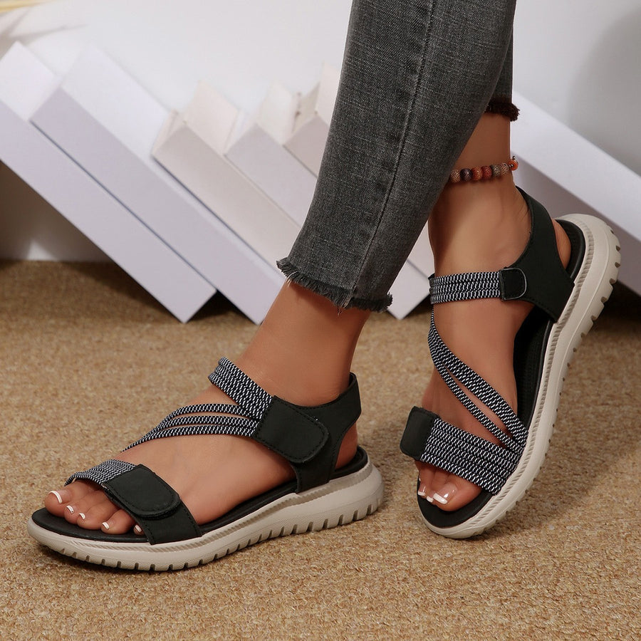 Sandale ortopedice confortabile — suport ergonomic pentru arcada piciorului, lățime reglabilă, care subliniază silueta picioarelor.