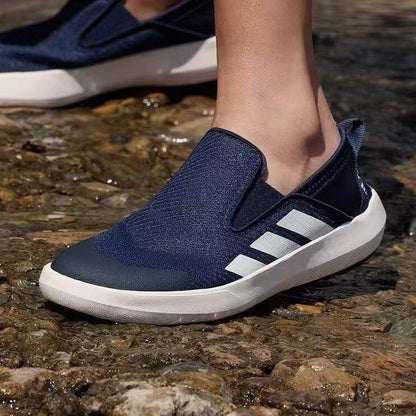 Adidași ergonomici cu ortoză — susținere a arcului plantar pentru ameliorarea durerilor de picioare, stabilizarea călcâiului și reducerea presiunii asupra articulațiilor.