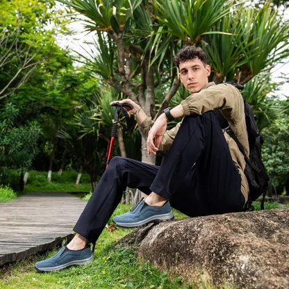 Pantofi ortopedici confortabili din piele de căprioară – moi și confortabili, cu o susținere excelentă – ameliorează durerile de picioare.