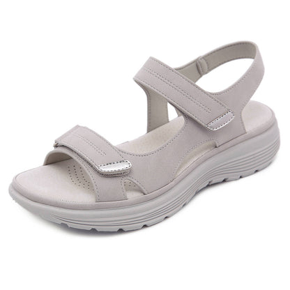 Sandale ortopedice confortabile — suport ergonomic pentru arcada plantară, lățime reglabilă, care subliniază silueta picioarelor.