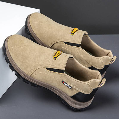 Pantofi ortopedici confortabili din piele de căprioară – moi și confortabili, cu o susținere excelentă – ameliorează durerile de picioare.